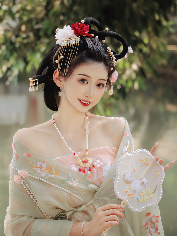 《射雕》团长活动来袭!送金锭+限时称号,美女主播与你相约!(图5) 《射雕》团长活动来袭!送金锭+限时称号,美女主播与你相约!