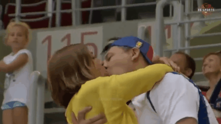 播放量破亿的出轨现场，演变成了一场全民狂欢的大型模仿秀(图2)