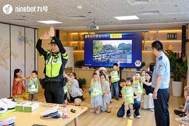 九号电动车携手江浙多地交管部门联合举办“安全驾驶”科普活动