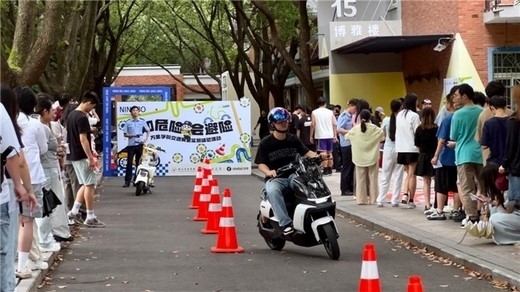 九号电动车携手江浙多地交管部门联合举办“安全驾驶”科普活动(图2)