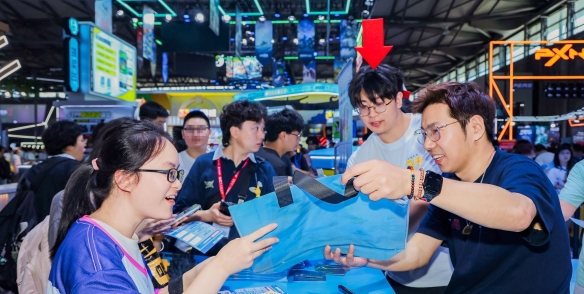 潜水员戴夫现身ChinaJoy，制作人黄载皓入驻微博(图7)