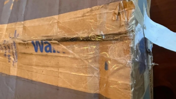 父子网购Switch 2却是一个空箱，快递员涉嫌监守自盗(图1)