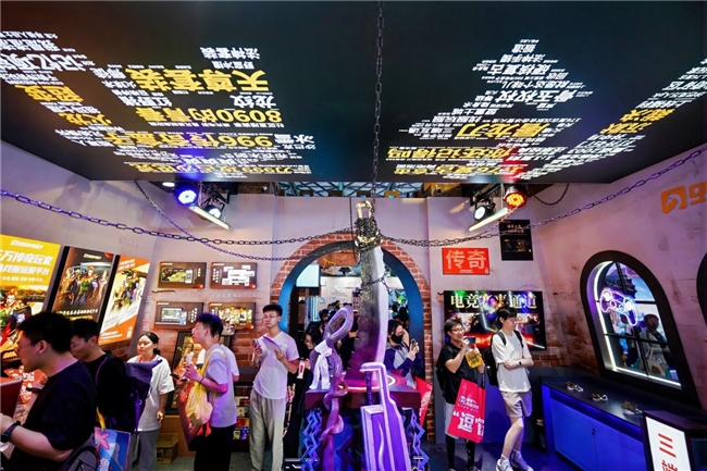 恺英网络传奇盒子亮相CJ：复古展台与多元生态续传奇热(图6)