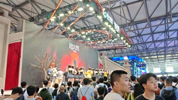 CJ25：《超自然行动组》舞台超火热！小姐姐多到看不完(图3)