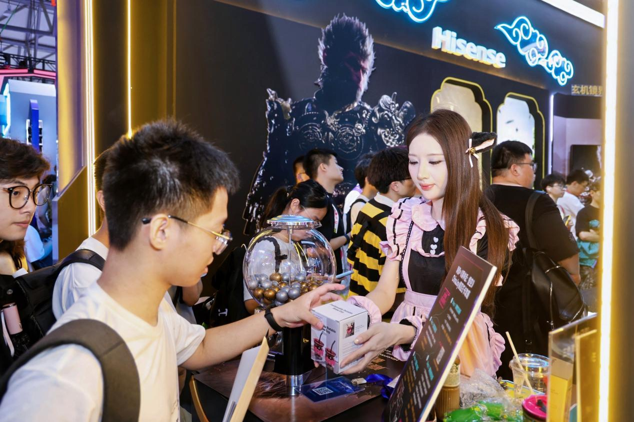 海信电视E8Q Pro燃爆2025ChinaJoy，三大硬核技术重塑影游视界