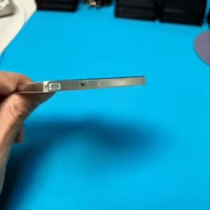 曝 iPhone 17 Pro电池全新设计：告别L形 中美尺寸不同(图3)