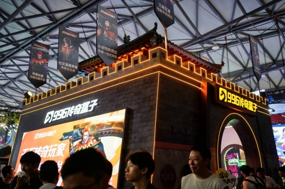 冲锋号吹响，沙巴克集结！ChinaJoy开展，996传奇盒子唤醒03年情怀(图1)