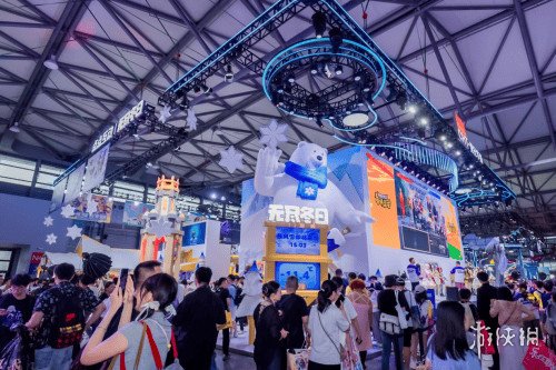 大白熊出没！世纪华通《无尽冬日》展台打造夏日冰爽打卡点 (图1)