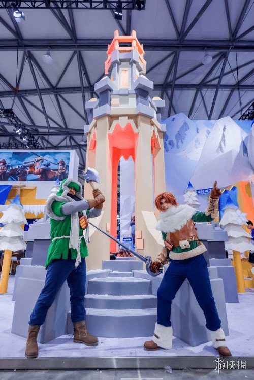 大白熊出没！世纪华通《无尽冬日》展台打造夏日冰爽打卡点 (图3)