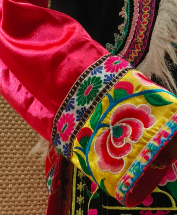 云朵之上，绣出五彩霓裳说的是哪种非遗技艺？