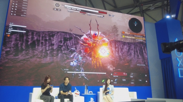 不是，真有游戏制作人穿机甲上台演出？(图5)