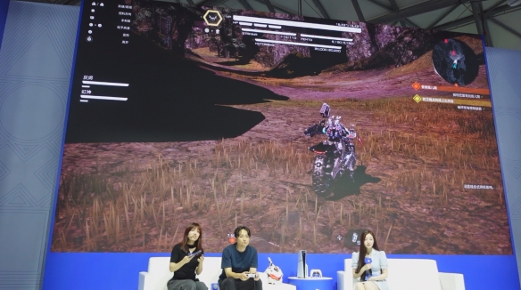 不是，真有游戏制作人穿机甲上台演出？(图4)