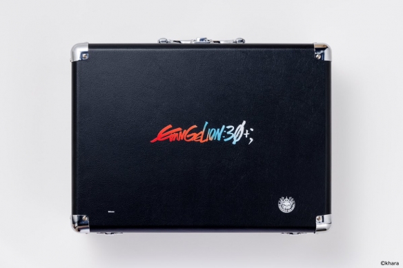 30周年纪念！《新世纪福音战士》限量黑胶唱机推出(图4)