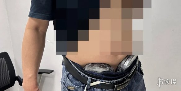 海关查获走私大量《明末渊虚之羽》光盘:藏匿于衣物中(图3)