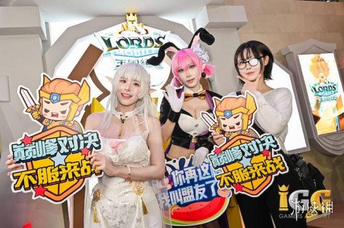 韩国人气Coser闪耀展区，会玩梗的IGG承包了2025ChinaJoy玩家的所有尖叫(图2)