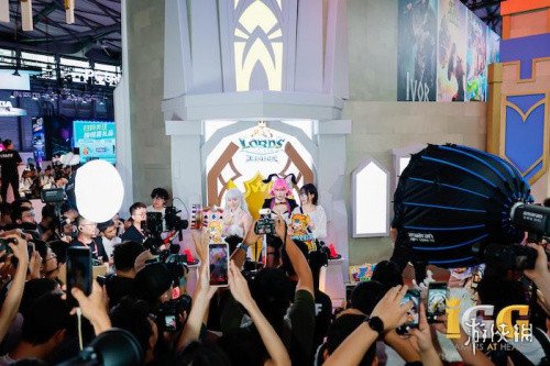 韩国人气Coser闪耀展区，会玩梗的IGG承包了2025ChinaJoy玩家的所有尖叫(图10)