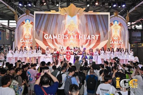 韩国人气Coser闪耀展区，会玩梗的IGG承包了2025ChinaJoy玩家的所有尖叫(图1)