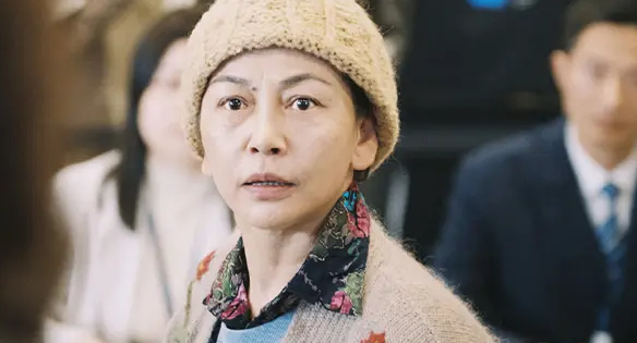 深情眼李靳屿和钭奶奶有血缘关系吗