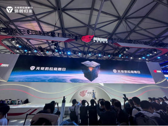 ChinaJoy的现场绫波丽正在驾驶飞船？