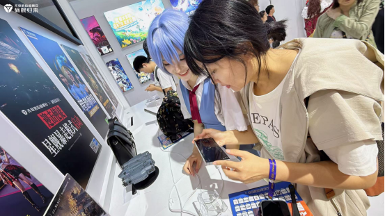 ChinaJoy的现场绫波丽正在驾驶飞船？