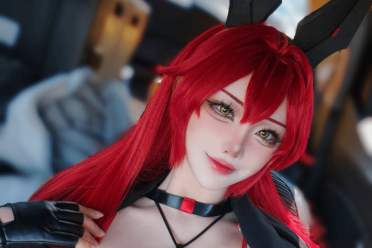 颜值身材双在线！性感韩援Coser扮演《妮姬》小红帽