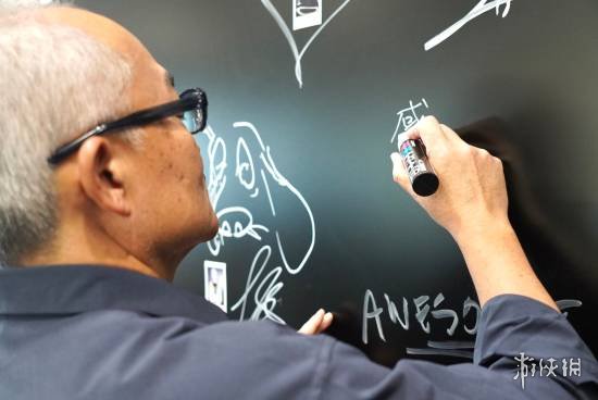 索尼CEO十时裕树到访小岛工作室 与小岛秀夫亲密同框(图5)