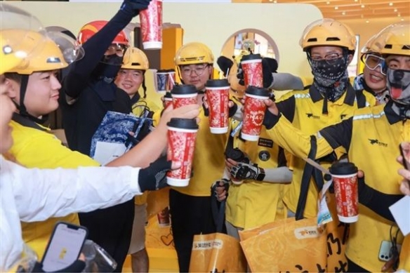 美团请所有骑手喝奶茶！共发放270万杯 全部免费领取(图1)