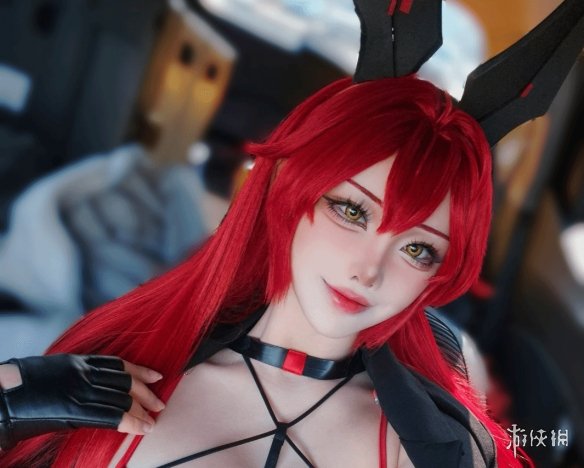 颜值身材双在线！性感韩援Coser扮演《妮姬》小红帽(图1)