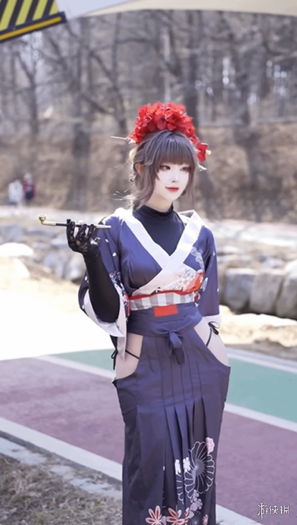 颜值身材双在线！性感韩援Coser扮演《妮姬》小红帽(图3)