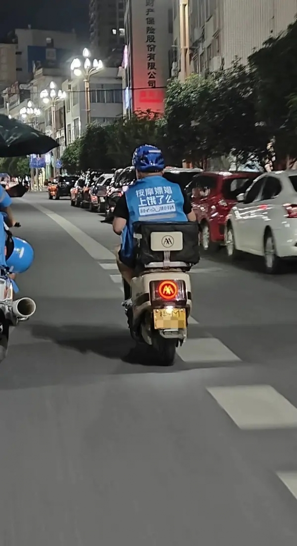 自古对“波”右边输 囧图 这豹纹装怎么看着有点奇怪(图1)