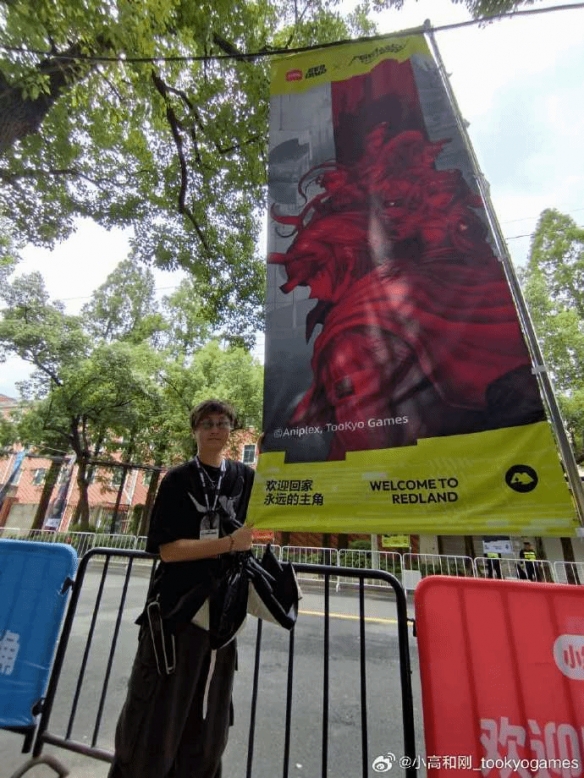 意外同框!《百日战纪》制作人小高和刚晒喝蜜雪冰城照(图4)