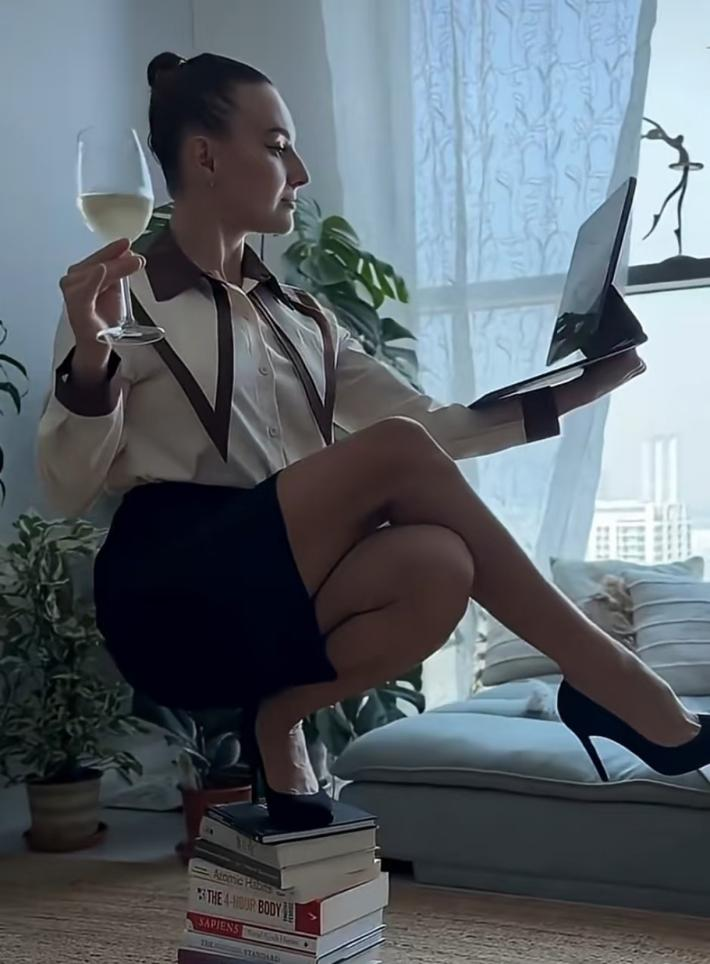 假擦边真绝活，风靡外网的“麻辣鸡蹲”挑战给我看麻了(图7)