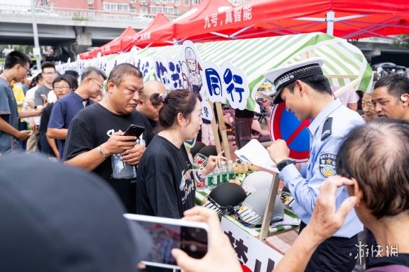 北京启动非机动车不文明专项治理 “政企协”联动举办交通安全科普活动(图3)