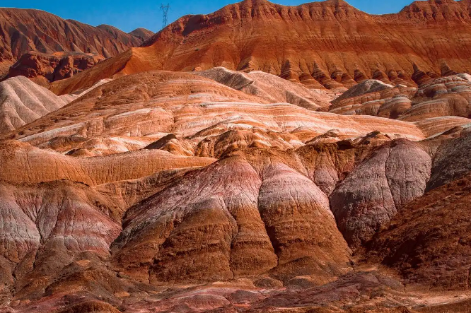 哪种地貌是由风力侵蚀作用形成的？