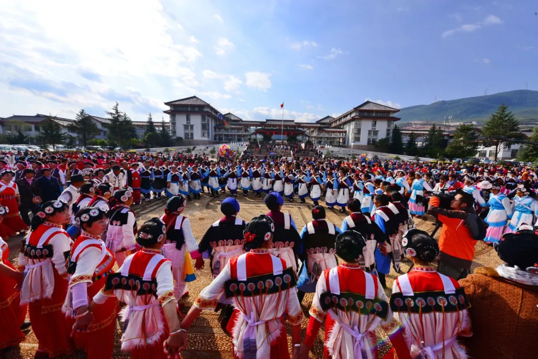 云南丽江纳西族联动外观上线，将千年非遗复刻进游戏，共赏民族文化之美~