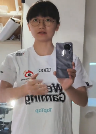 这辈子都想不到居然能在抖音上看到Faker穿黑丝跳舞...(图8)