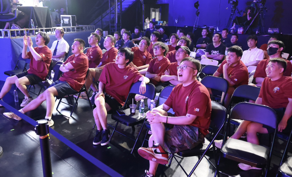 一命到底鏖战9小时    《街头篮球》铁壁阵营笑到最后