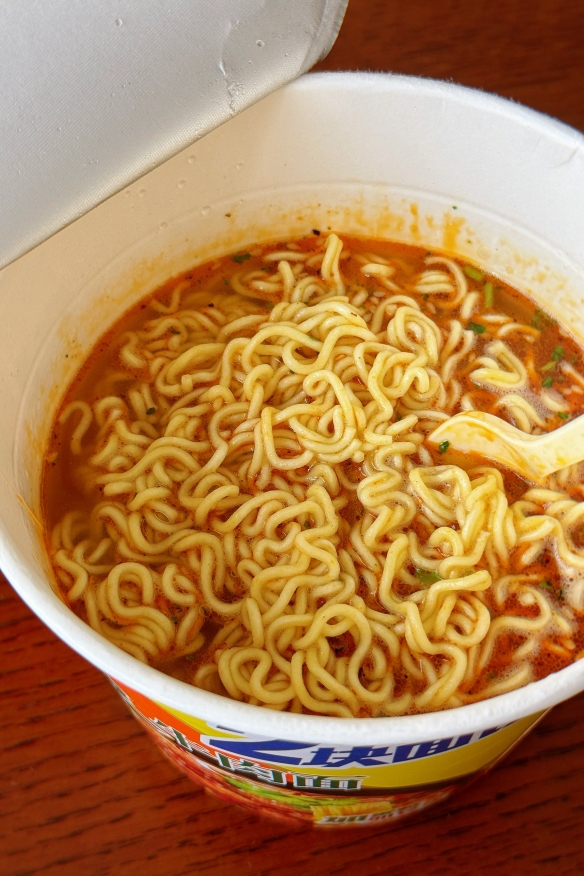 康师傅哭了 拼好饭笑了！为什么年轻人抛弃了方便面？(图2)