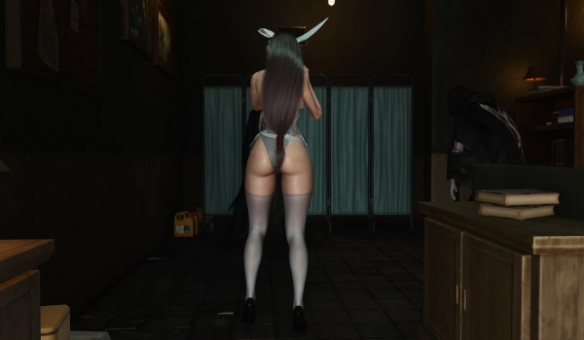 《FF7重生》蒂法海莉兔装MOD！动态耳尾+霓虹光效(图2)