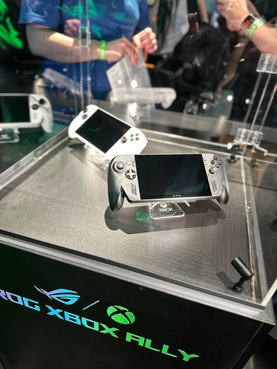 哇塞！外媒实拍ROG Xbox掌机 科隆展设专场深度介绍(图1)