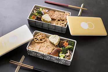 点拼好饭被骑手当面说是狗饭！女子质问 骑手:你退款啊