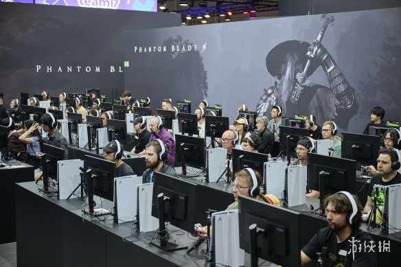 10分钟停止排队，500平米试玩区爆满！《影之刃零》成科隆展最拥挤打卡地(图5)