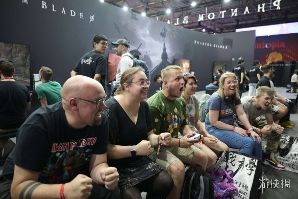 10分钟停止排队，500平米试玩区爆满！《影之刃零》成科隆展最拥挤打卡地(图6)