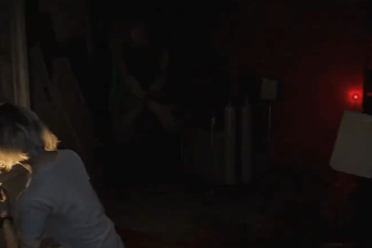 也太智能了！《生化危机9》怪物会突然把东西扔过来