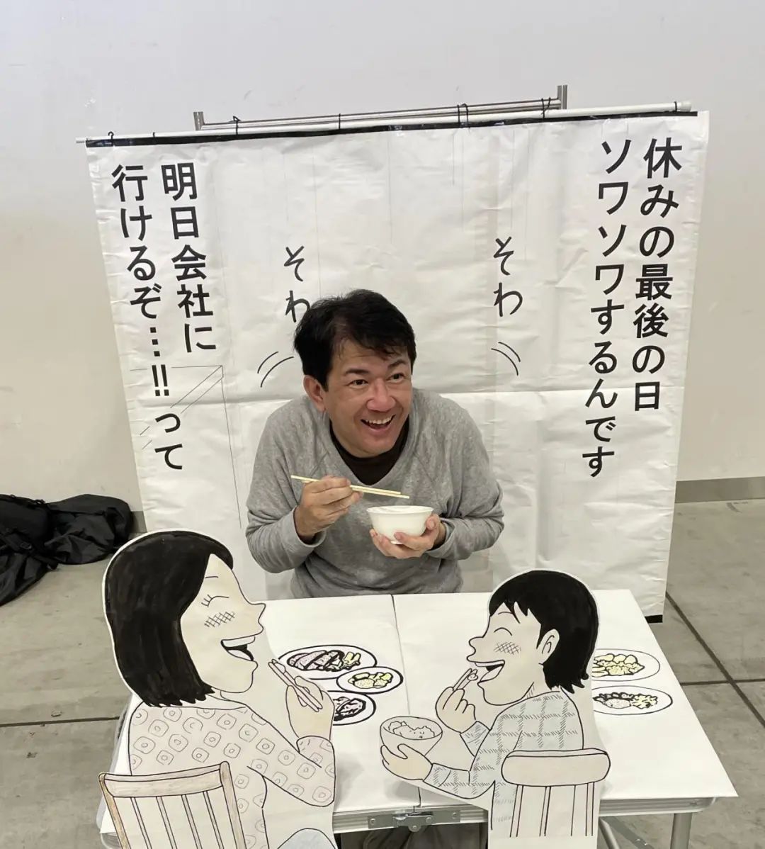 C106本子作者承诺女主永不脱丝袜！还找美少女Coser摆摊帮卖本~(图50)