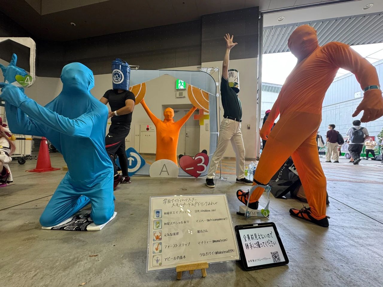 C106本子作者承诺女主永不脱丝袜！还找美少女Coser摆摊帮卖本~(图52)