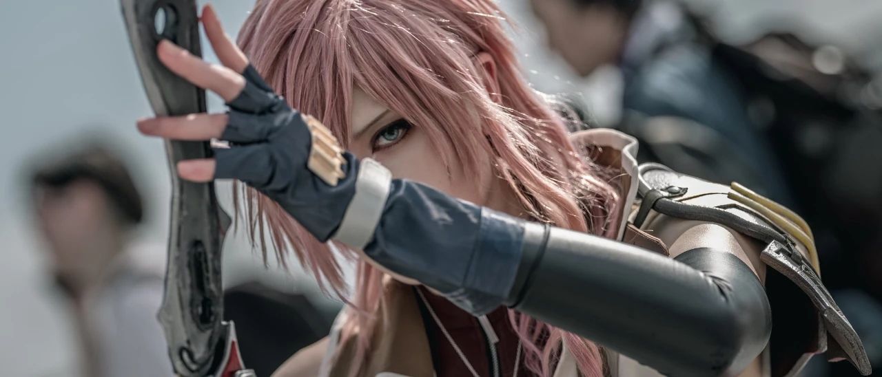 C106本子作者承诺女主永不脱丝袜！还找美少女Coser摆摊帮卖本~(图47)