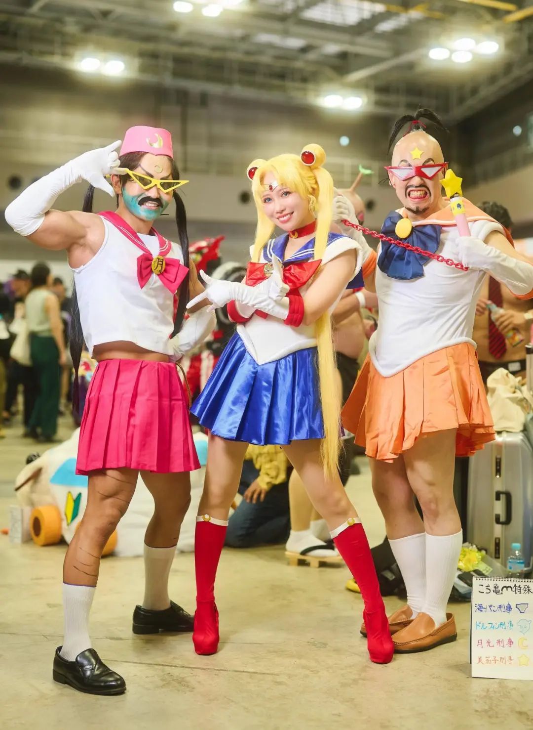 C106本子作者承诺女主永不脱丝袜！还找美少女Coser摆摊帮卖本~(图39)