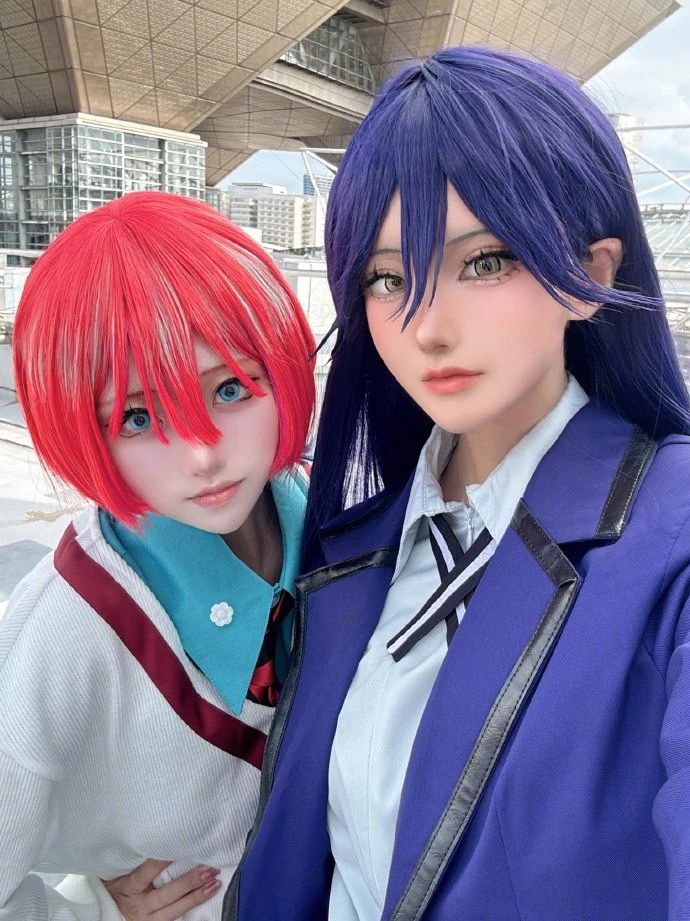 C106本子作者承诺女主永不脱丝袜！还找美少女Coser摆摊帮卖本~(图33)