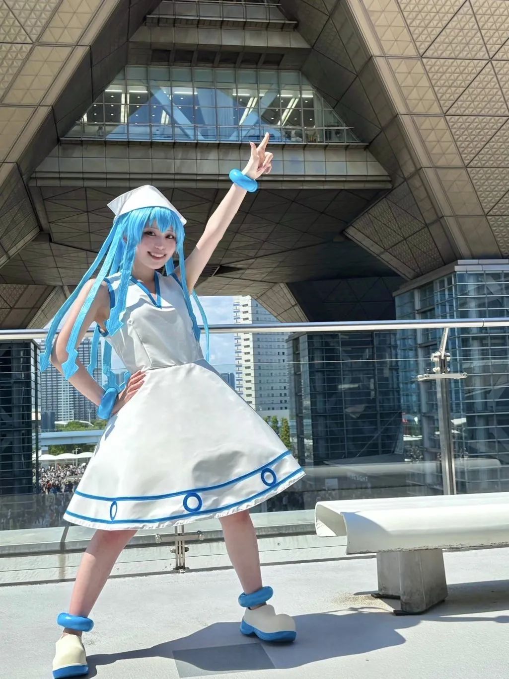 C106本子作者承诺女主永不脱丝袜！还找美少女Coser摆摊帮卖本~(图31)